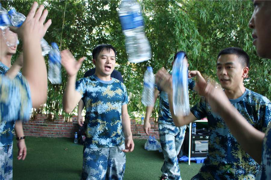 戶外拓展培訓(xùn) (1) - 副本.jpg