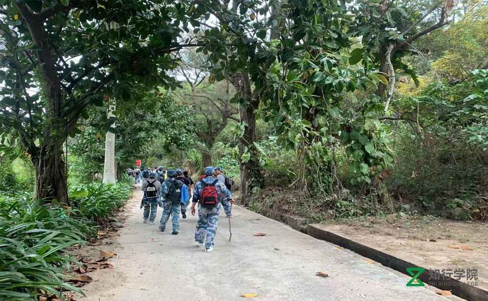 戶外徒步.jpg 戶外徒步.jpg