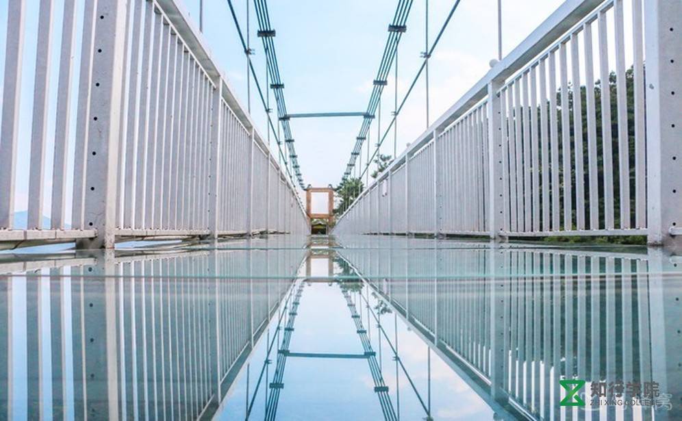 玻璃棧道.jpg 玻璃棧道.jpg