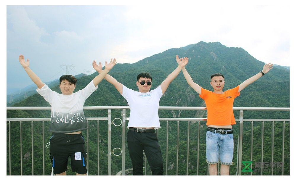 玻璃棧道、清遠(yuǎn)漂流、清遠(yuǎn)拓展訓(xùn)練、清遠(yuǎn)拓展基地.jpg