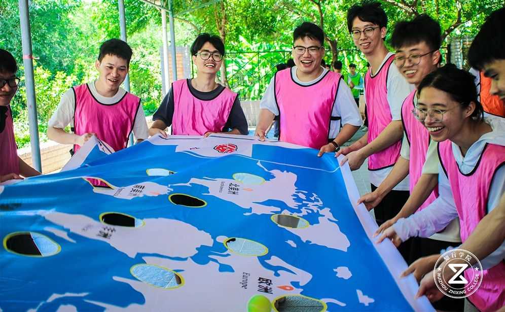 宇新股份大學生團建環(huán)游世界.jpg