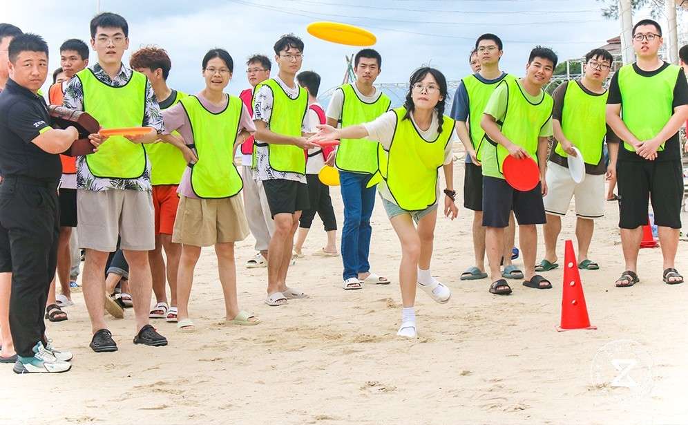 戶外拓展培訓(xùn)-沙灘飛盤.jpg